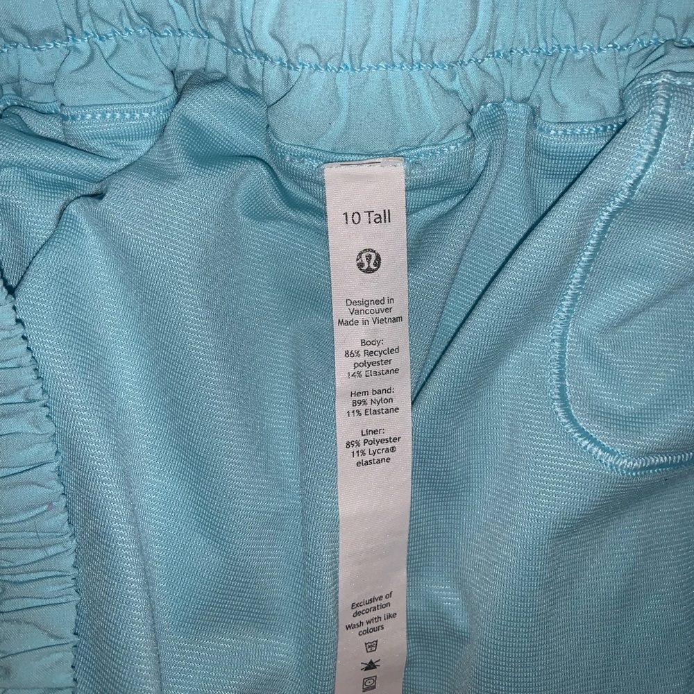 Size 10 hotty hot shorts 4"